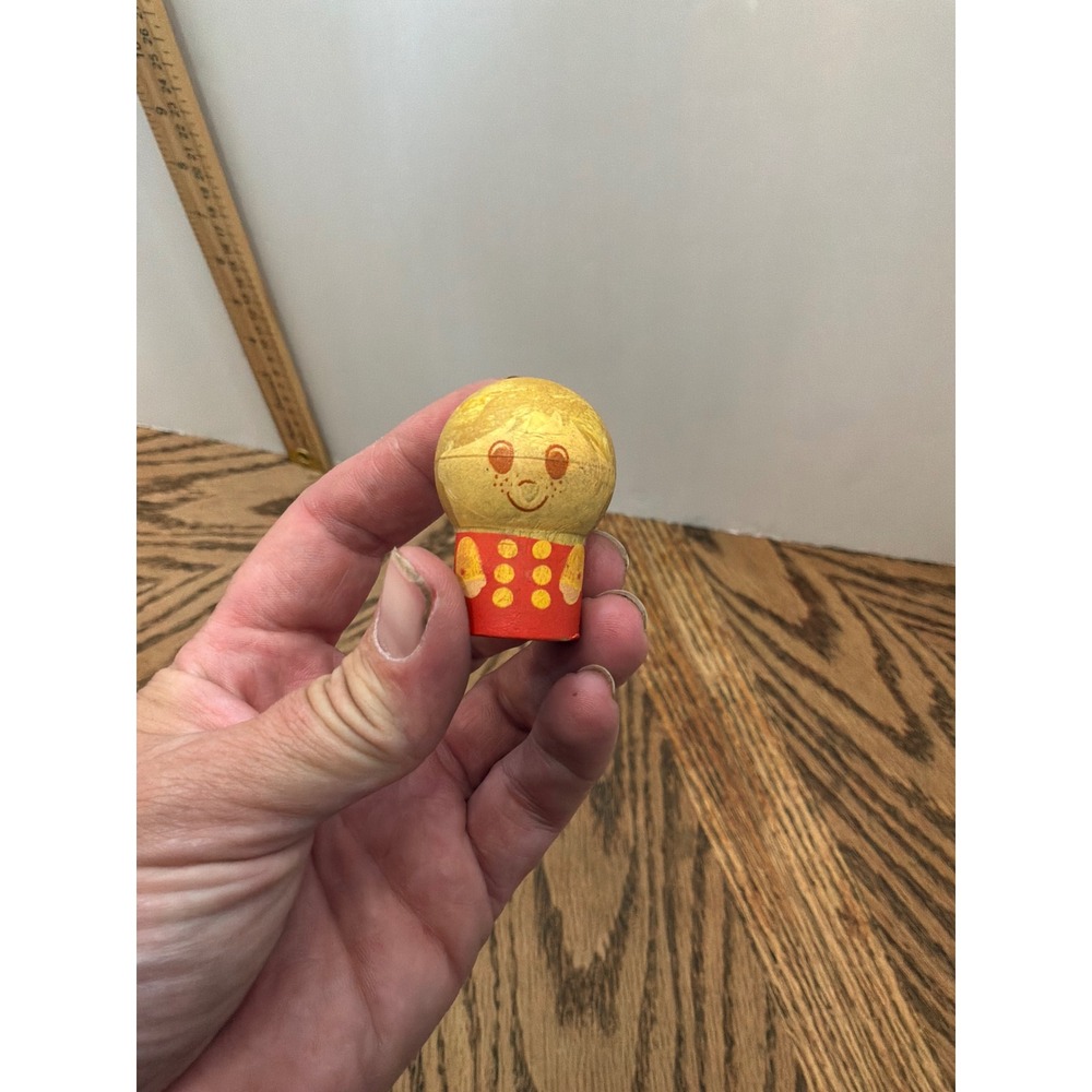 Vintage 1973 wooden Fisher Price Little People Girl 1.5"‎ Yellow Red